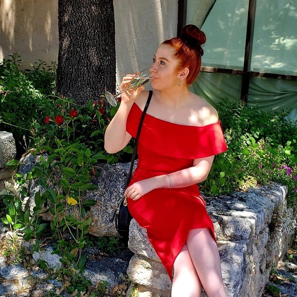 Meet your Posher, Alessia - Picture 1 of 1